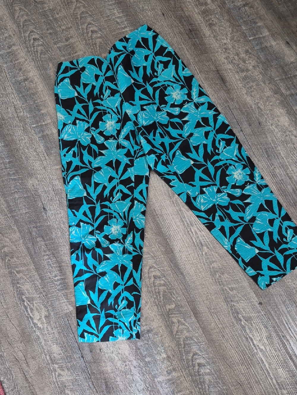 Silk and Linen Blend Dana Buchman Teal Floral Print Cropped Trouser